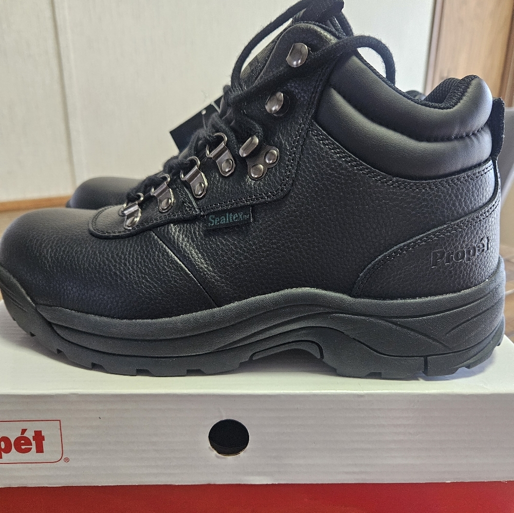 PROPET MEN'S CLIFF WALKER HIKING BOOTS: WATERPROOF:BLACK: NEW IN BOX: 8.5 X (3E)